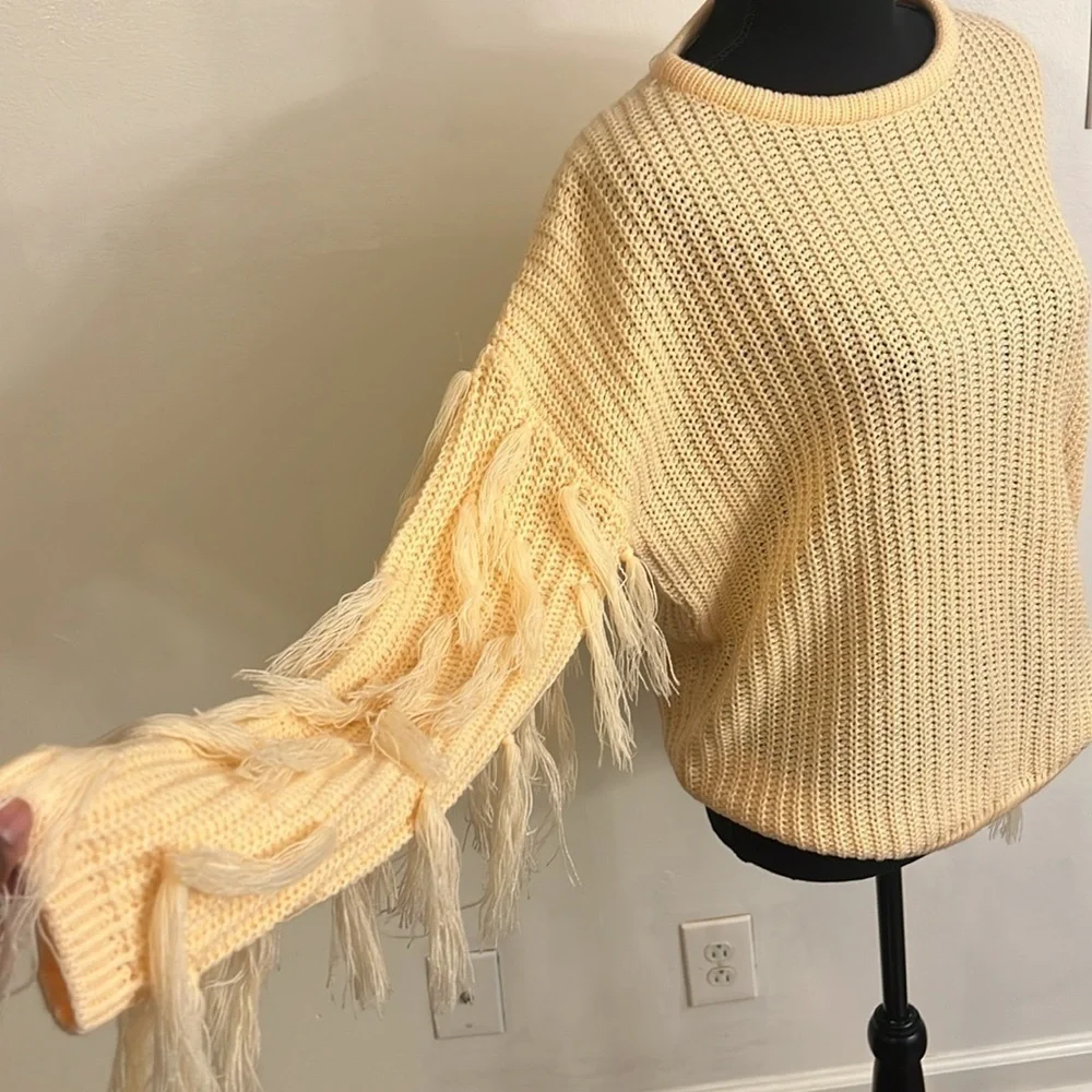 NWT Simplee Sweater W/Fringe Sleeves, Sz. M.